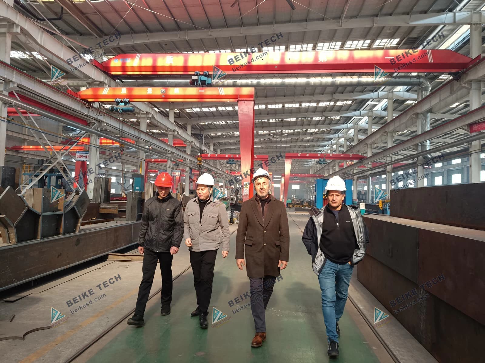 Foreign customers tour steel structure production line